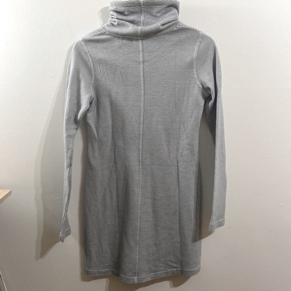 Avalanche women’s long turtleneck sweater. Small size. W16.5 L32, 100% cotton. - Picture 3 of 8